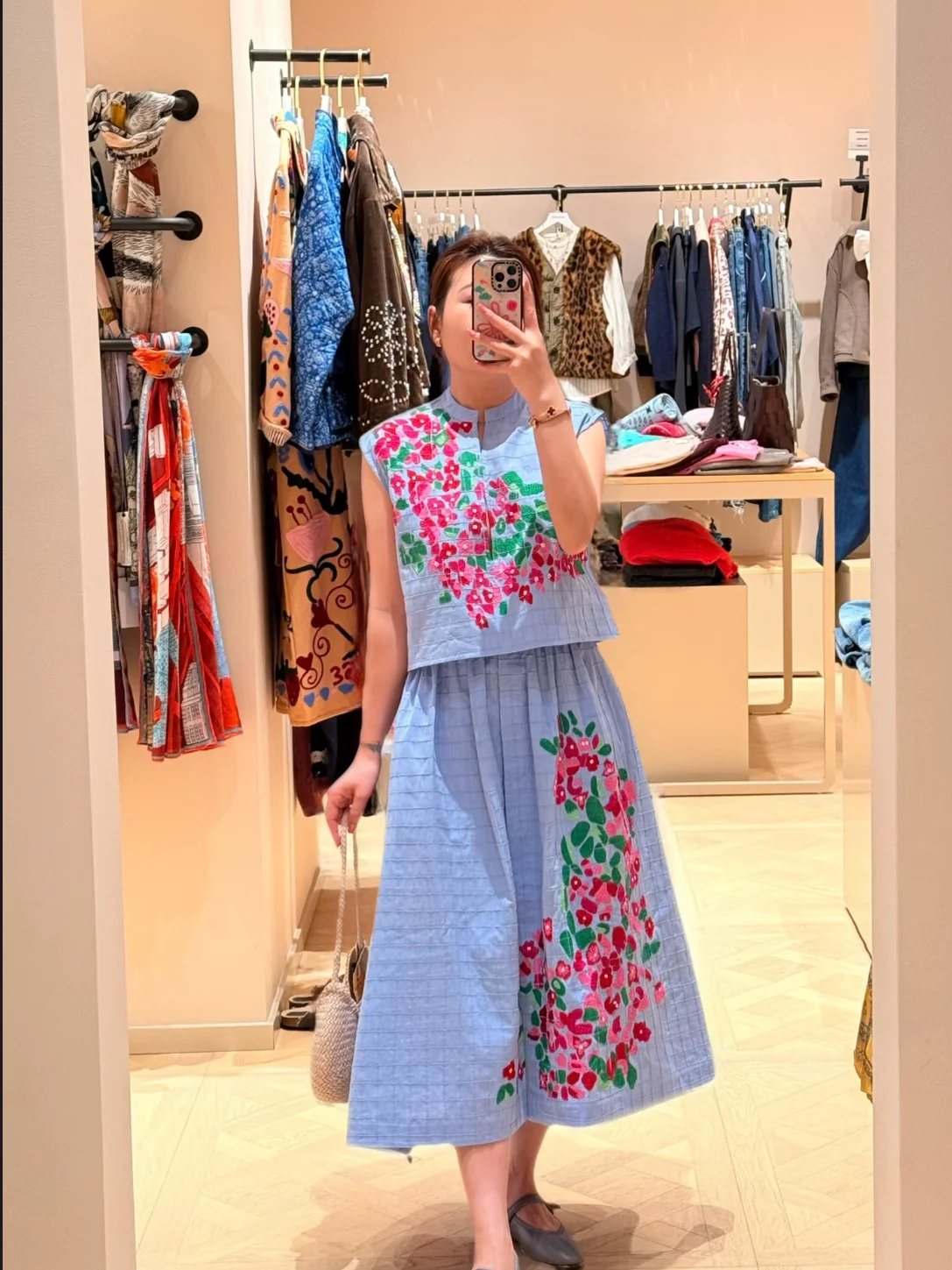 French Style Embroidered Floral Summer Outfit with Contrast Color Square Texture Sleeveless A-Line Skirt for Women Short Length
French Style Embroidered Floral Summer Outfit with Contrast Color Square Texture Sleeveless A-Line Skirt for Women Short Length