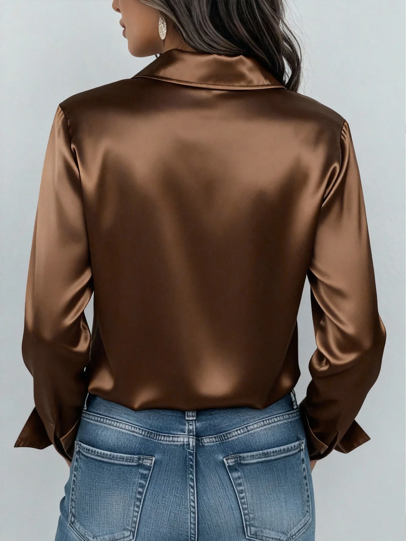 Женская атласная блузка на пуговицах с воротником-лацканом, деловая повседневная рубашка для офиса и отдыха
Женская атласная блузка на пуговицах с воротником-лацканом, деловая повседневная рубашка для офиса и отдыха