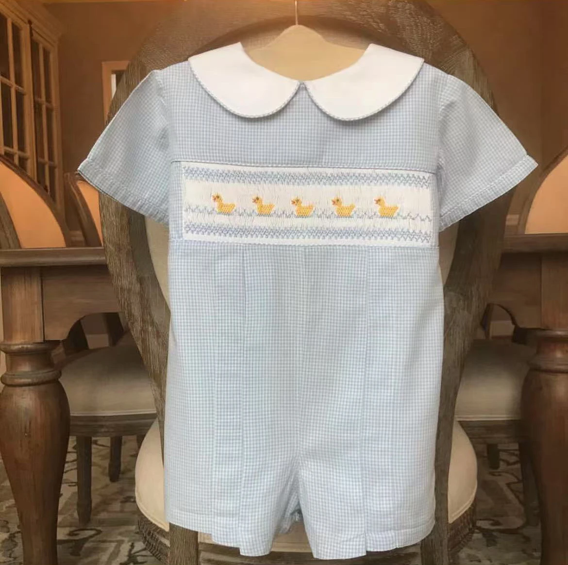 Летний комбинезон в клетку с желтыми утками для маленьких мальчиков 0-6 лет, синий клетчатый комбинезон ручной работы с вышивкой для вечеринки, дня рождения, праздника A158
Летний комбинезон в клетку с желтыми утками для маленьких мальчиков 0-6 лет, синий клетчатый комбинезон ручной работы с вышивкой для вечеринки, дня рождения, праздника A158