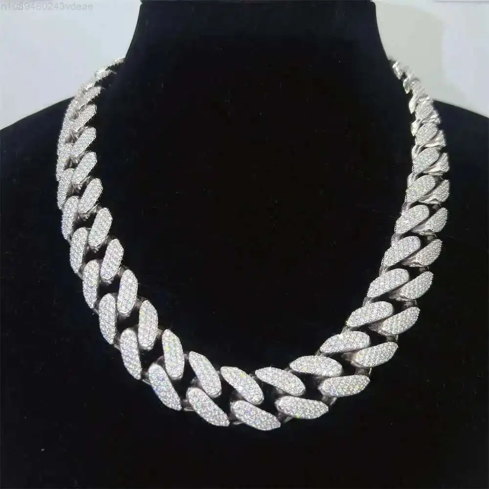 Хип-хоп Майами оптовая продажа 18 мм 3 ряда Iced Out Bling Diamond кубинская цепочка ювелирные изделия муассанит кубинская цепочка
Хип-хоп Майами оптовая продажа 18 мм 3 ряда Iced Out Bling Diamond кубинская цепочка ювелирные изделия муассанит кубинская цепочка