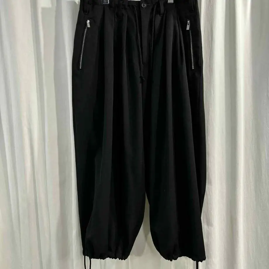 ТОП-ЯМАМОТО ® Черные брюки-фонарики в минималистском стиле, мужские свободные широкие брюки на шнурке, уникальный дизайн
ТОП-ЯМАМОТО ® Черные брюки-фонарики в минималистском стиле, мужские свободные широкие брюки на шнурке, уникальный дизайн