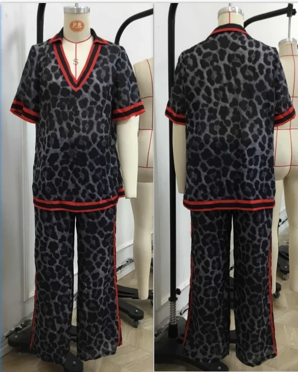 Women's Summer Leopard Print Stripe Contrast Color Two Piece Set V Neck Short Sleeve Top Wide Leg Pants Casual Outfit
Women's Summer Leopard Print Stripe Contrast Color Two Piece Set V Neck Short Sleeve Top Wide Leg Pants Casual Outfit