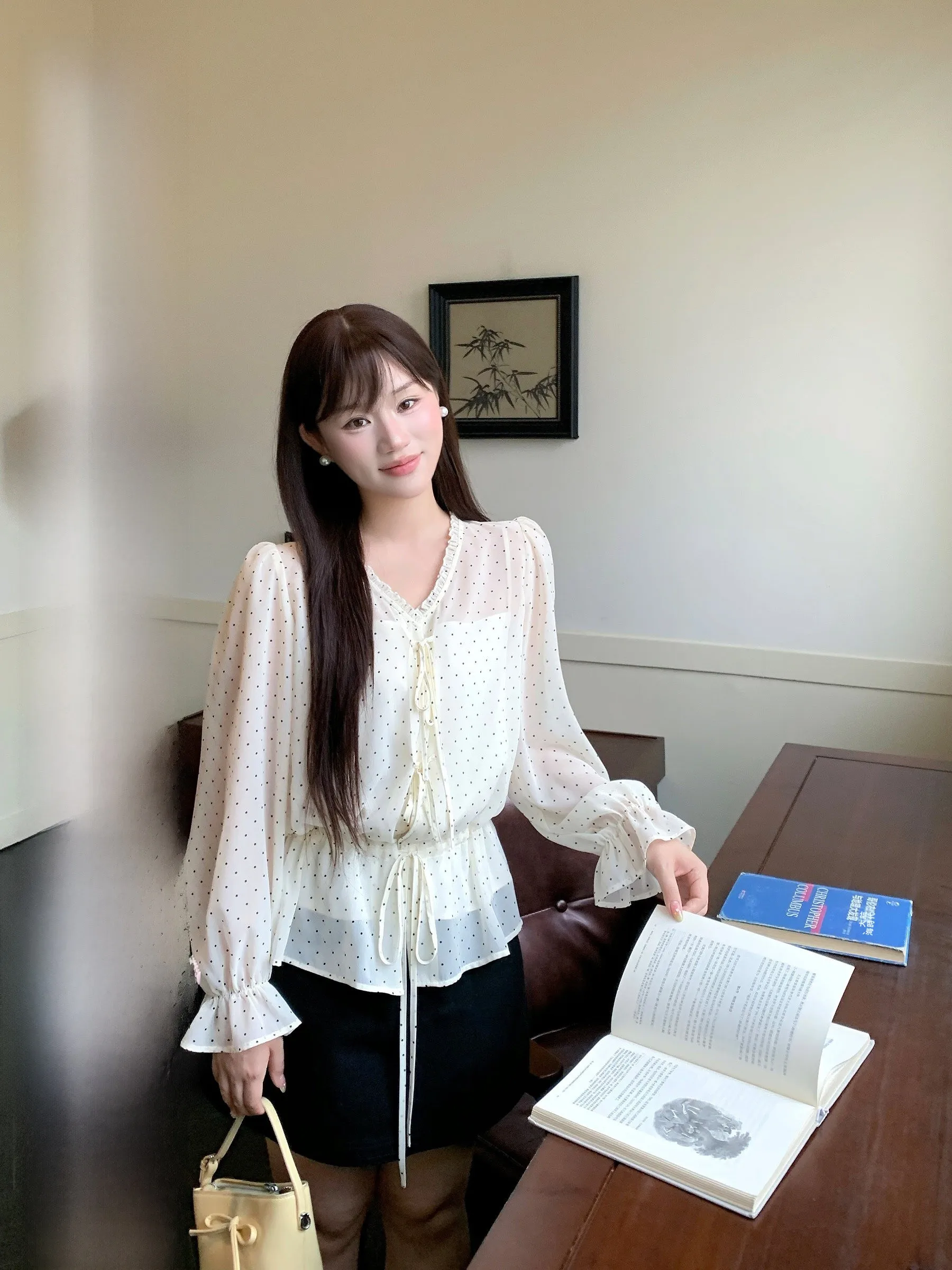 Summer Slimming Polka Dot V-neck Belted Shirt And Halter Top Two-piece Set Women's Korean Style Loose Fit Long Sleeve Blouse
Summer Slimming Polka Dot V-neck Belted Shirt And Halter Top Two-piece Set Women's Korean Style Loose Fit Long Sleeve Blouse
