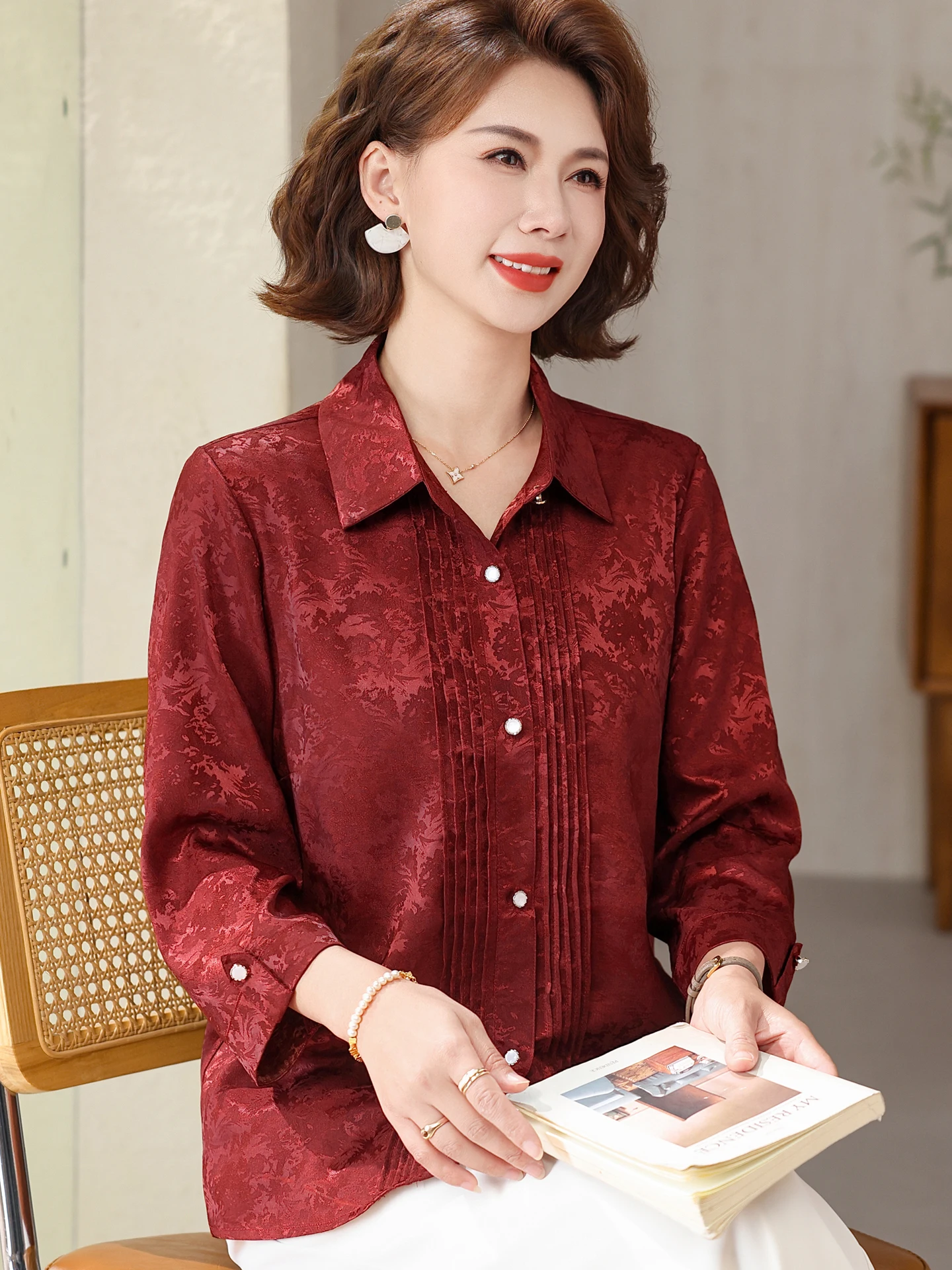 Elegant Silk Shirt Women's Summer Fashion Large Size Set Silk Wedding Banquet Top Ladies' Comfortable Breathable Loo...
Elegant Silk Shirt Women's Summer Fashion Large Size Set Silk Wedding Banquet Top Ladies' Comfortable Breathable Loo...