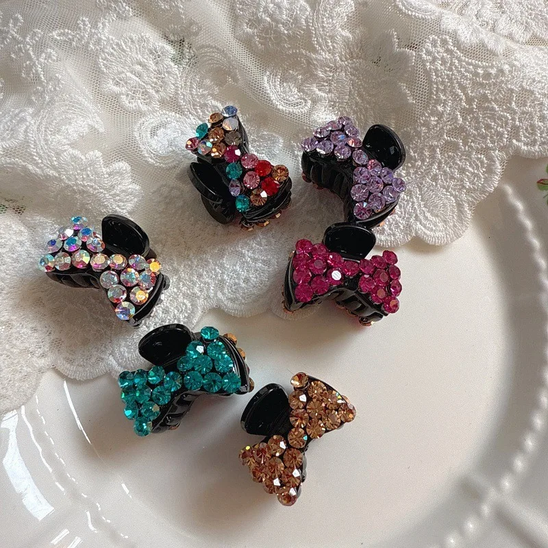 Мини-заколки для волос с блестящими бриллиантами в виде акулы, милая заколка для волос с бантом, боковые зажимы для женщин и девочек, украшения для волос, аксессуары
Мини-заколки для волос с блестящими бриллиантами в виде акулы, милая заколка для волос с бантом, боковые зажимы для женщин и девочек, украшения для волос, аксессуары