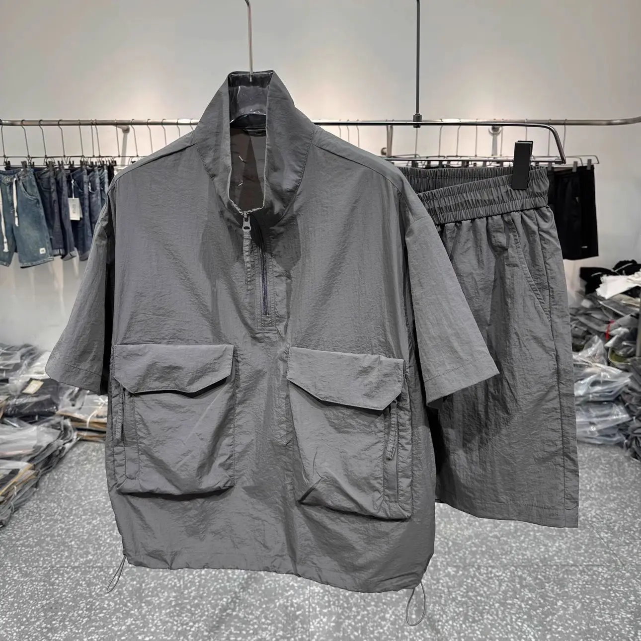 Summer Set Men's Plus Size Cool Ice Silk Short Sleeved T-shirt Men's Shirt Five Inch Shorts Two-piece Set Men Clothing
Summer Set Men's Plus Size Cool Ice Silk Short Sleeved T-shirt Men's Shirt Five Inch Shorts Two-piece Set Men Clothing