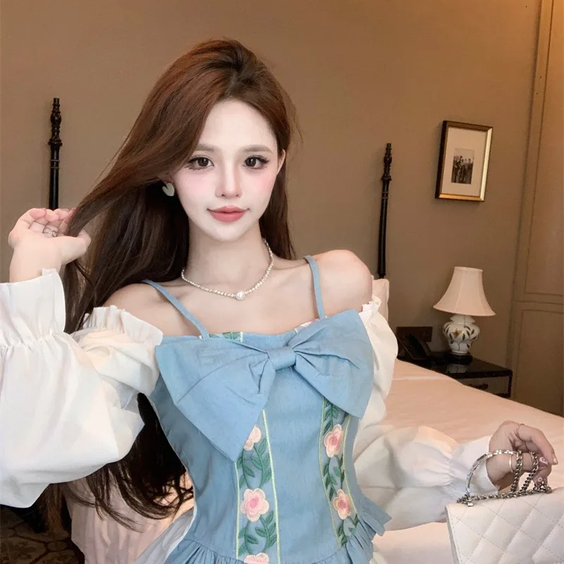 Summer 2026 New Heavyweight Denim Sweet Embroidered 3D Design Slimming Strap Top Women's Fashion Straight Tube Knitted Shirt
Summer 2026 New Heavyweight Denim Sweet Embroidered 3D Design Slimming Strap Top Women's Fashion Straight Tube Knitted Shirt