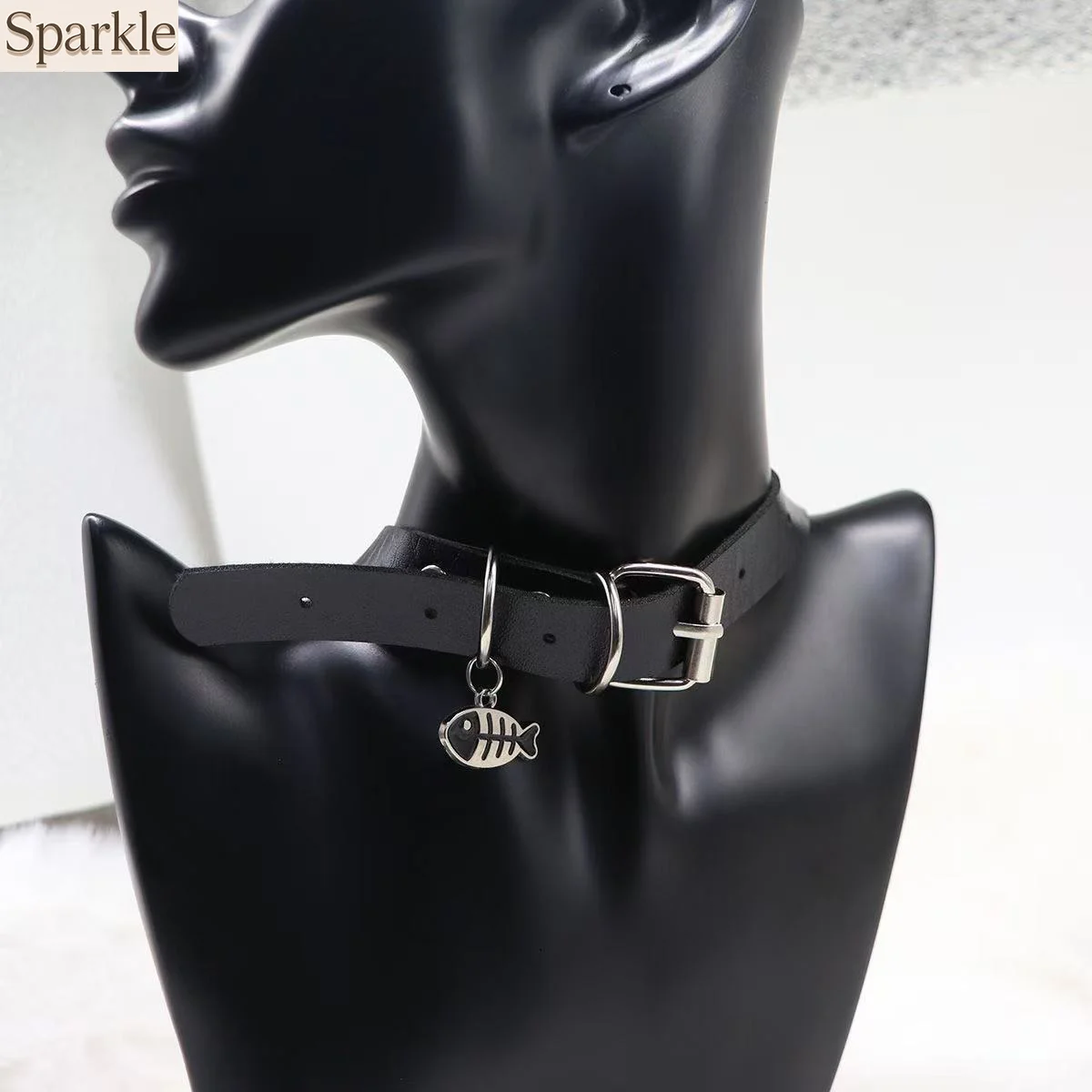 Punk Y2K Subculture Fish Bone Cat Choker Necklace Black Leather Collar Neck Pendant Hot Girl Cosplay Clavicle Chain Necklace
Punk Y2K Subculture Fish Bone Cat Choker Necklace Black Leather Collar Neck Pendant Hot Girl Cosplay Clavicle Chain Necklace