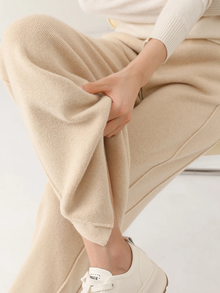 Fashion Elastic Waist Women's Wool Wide Leg Pants Autumn Winter 100% Merino Wool Knitted Casual Warm Straight leg Trousers
Fashion Elastic Waist Women's Wool Wide Leg Pants Autumn Winter 100% Merino Wool Knitted Casual Warm Straight leg Trousers