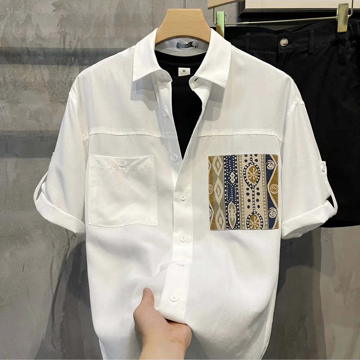 Short Sleeve With Pocket Male Shirts Button Up Print Loose Men's Shirt Fashion 2025 Summer Vintage Tops High Quality Clothing
Short Sleeve With Pocket Male Shirts Button Up Print Loose Men's Shirt Fashion 2025 Summer Vintage Tops High Quality Clothing