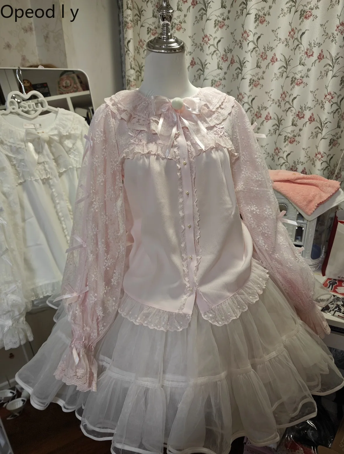 Sweet and Cute Girl Japanese Original Lolita Lace Shirt Cherry Blossom Pink Doll Collar Bow Long-sleeved Versatile Inner Top
Sweet and Cute Girl Japanese Original Lolita Lace Shirt Cherry Blossom Pink Doll Collar Bow Long-sleeved Versatile Inner Top
