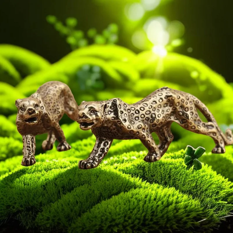 Creative Retro Style Pure Brass Leopard Ornament Office Desk Decoration Antique Copper Piece Portable Play Collectible
Creative Retro Style Pure Brass Leopard Ornament Office Desk Decoration Antique Copper Piece Portable Play Collectible