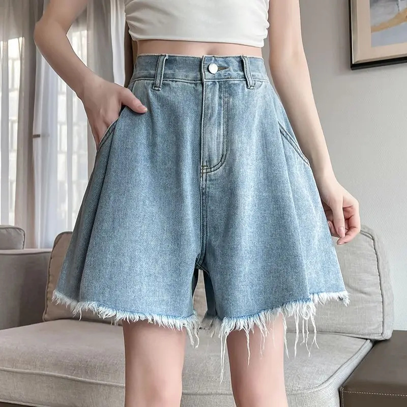 Summer New Streetwear Jeans Shorts Women Mini Length Denim Shorts Ladies Loose Wide Leg Short Femme Pants
Summer New Streetwear Jeans Shorts Women Mini Length Denim Shorts Ladies Loose Wide Leg Short Femme Pants