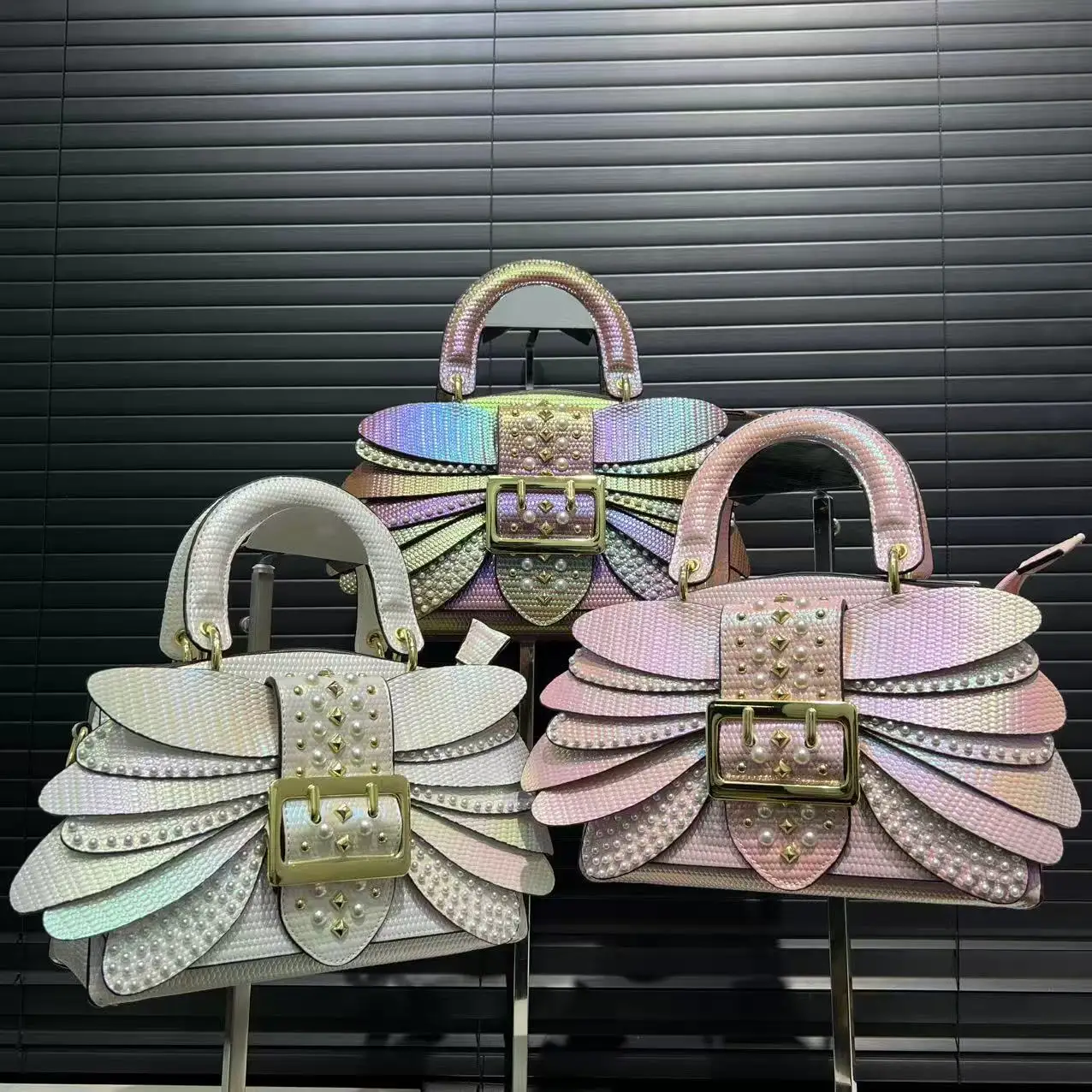 New Fashion Wing Shaped Women Handbags European Pu Leather Designer Ladies Shoulder Bags Female Girl Brand Luxury Crossbody Bag
New Fashion Wing Shaped Women Handbags European Pu Leather Designer Ladies Shoulder Bags Female Girl Brand Luxury Crossbody Bag