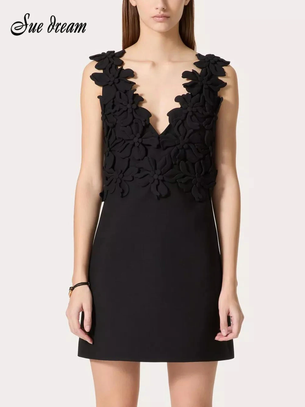 2024 Summer New Women's Black Sexy Sleeveless V-neck A-line Bandage Mini Dress Bodycon Celebrity Party Dress
2024 Summer New Women's Black Sexy Sleeveless V-neck A-line Bandage Mini Dress Bodycon Celebrity Party Dress