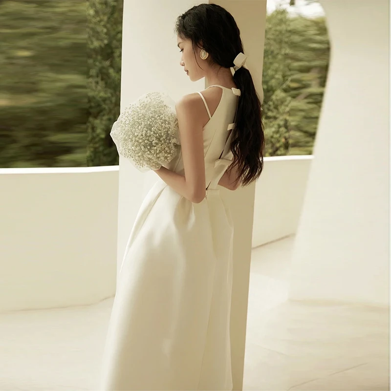 Elegant Simple Satin Wedding Dress for Engagement And Registry Lightweight Bridal Gown with a Sense of Luxury And Elegance
Elegant Simple Satin Wedding Dress for Engagement And Registry Lightweight Bridal Gown with a Sense of Luxury And Elegance