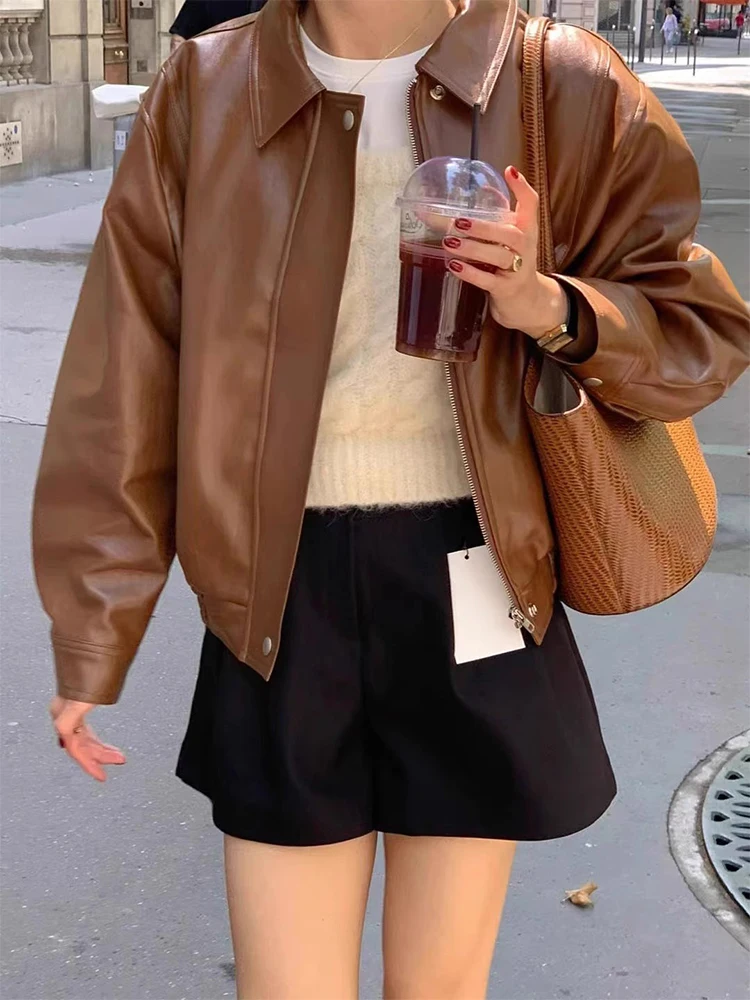 Clothland Women Vintage PU Leather Jacket Zipper Long Sleeve Classic Style Female Outwear Black Casual Coats CB170
Clothland Women Vintage PU Leather Jacket Zipper Long Sleeve Classic Style Female Outwear Black Casual Coats CB170