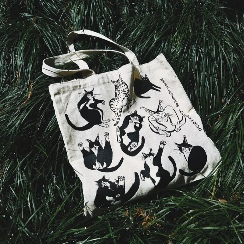 Playful Cartoon Cat Print Foldable Canvas Tote Bag Large Capacity Open-Top Shopper for Students College School Essentials
Playful Cartoon Cat Print Foldable Canvas Tote Bag Large Capacity Open-Top Shopper for Students College School Essentials