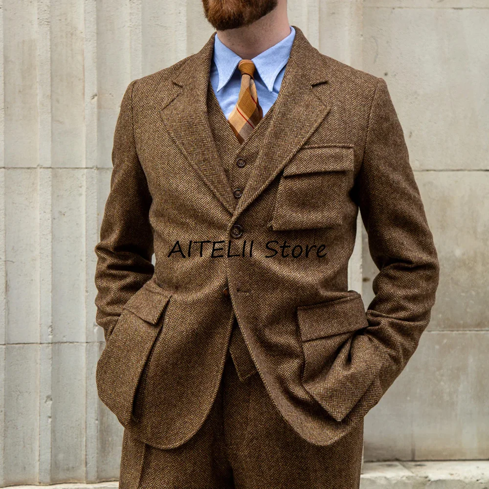 Fashion Suit Collar Men's Jacket Two Buttons Man Coat Vintage Herringbone Fabric Formal Casual Three Large Pockets Jackets Suits
Fashion Suit Collar Men's Jacket Two Buttons Man Coat Vintage Herringbone Fabric Formal Casual Three Large Pockets Jackets Suits