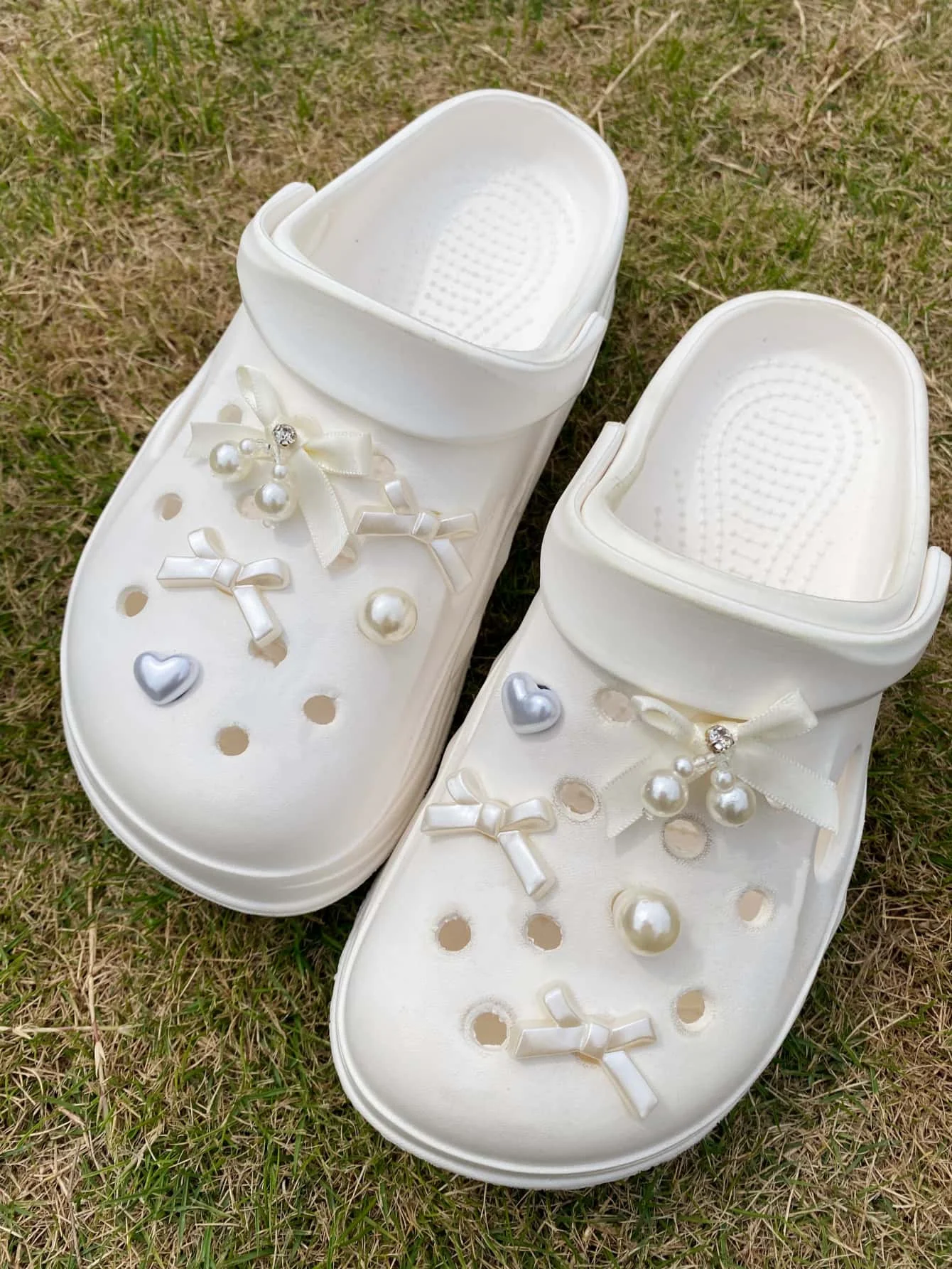 10pcs Fashionable & Versatile ABS Pearl Bow DIY Detachable Shoe Accessories. Decorative Buckles for Garden Clogs & Sandals, Suit
10pcs Fashionable & Versatile ABS Pearl Bow DIY Detachable Shoe Accessories. Decorative Buckles for Garden Clogs & Sandals, Suit
