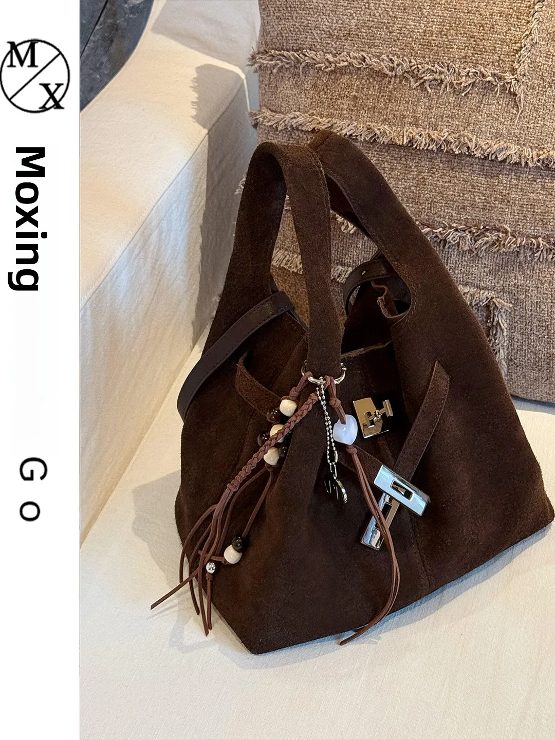 Коричневая замшевая женская сумка, новинка 2025 года, повседневная универсальная дорожная сумка, повседневная сумка-корзина для работы, мягкая однотонная сумка
Коричневая замшевая женская сумка, новинка 2025 года, повседневная универсальная дорожная сумка, повседневная сумка-корзина для работы, мягкая однотонная сумка