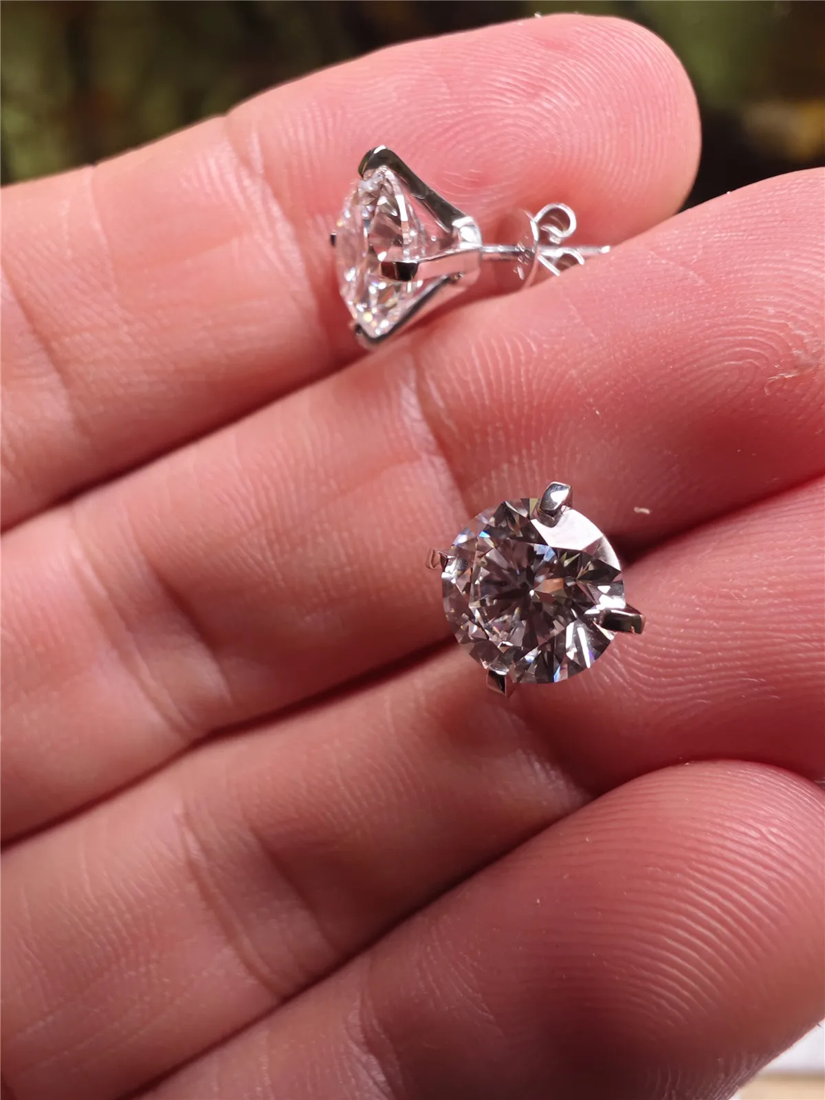 14K Solid Gold Lab-Grown Diamond Round 4-Prong Diamond Stud Earrings 2CT E VVS2 Platinum PT950 Customized
14K Solid Gold Lab-Grown Diamond Round 4-Prong Diamond Stud Earrings 2CT E VVS2 Platinum PT950 Customized