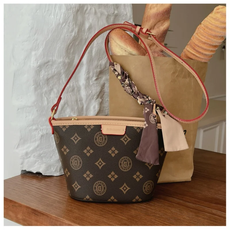 2026 Fashion Bucket Bag, Women's Vintage Print Crossbody Shoulder Bag with Scarf Accent
2026 Fashion Bucket Bag, Women's Vintage Print Crossbody Shoulder Bag with Scarf Accent