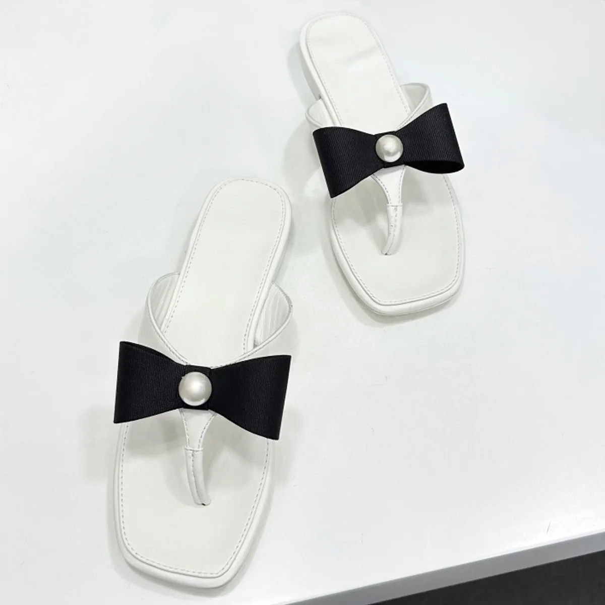 2026 Women's Leather & Grosgrain Bow Pearl Square Toe Flip-Flop Slides, Retro Summer Casual Slip-Ons YYT26051697
2026 Women's Leather & Grosgrain Bow Pearl Square Toe Flip-Flop Slides, Retro Summer Casual Slip-Ons YYT26051697