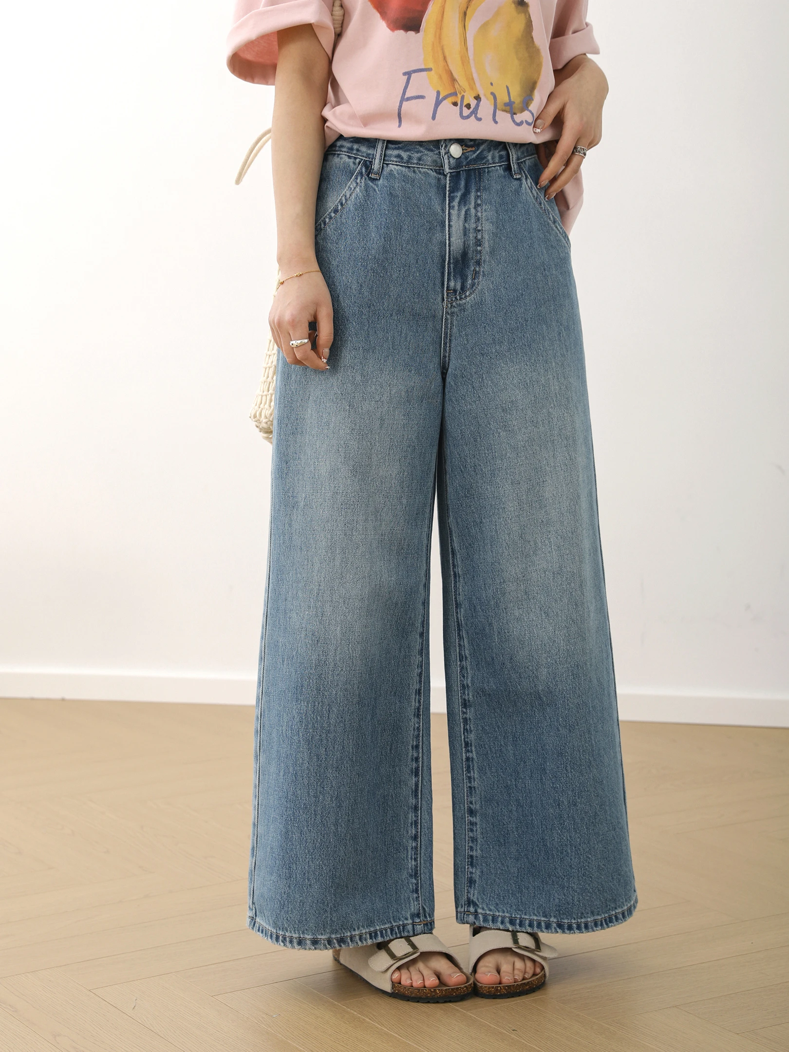 High Waist Wide Leg Jeans Retro Washed Loose Fit Denim Pants Cover Hip Slimming Casual Trousers Spring Summer New Arrival
High Waist Wide Leg Jeans Retro Washed Loose Fit Denim Pants Cover Hip Slimming Casual Trousers Spring Summer New Arrival