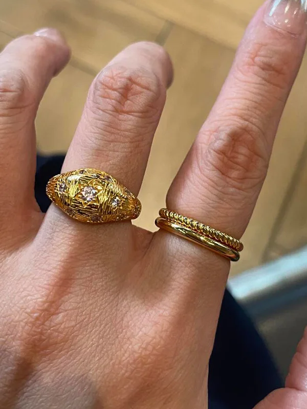 Женское кольцо в стиле ретро с матовой отделкой и уникальным дизайном, модный ювелирный аксессуар для повседневной носки
Женское кольцо в стиле ретро с матовой отделкой и уникальным дизайном, модный ювелирный аксессуар для повседневной носки