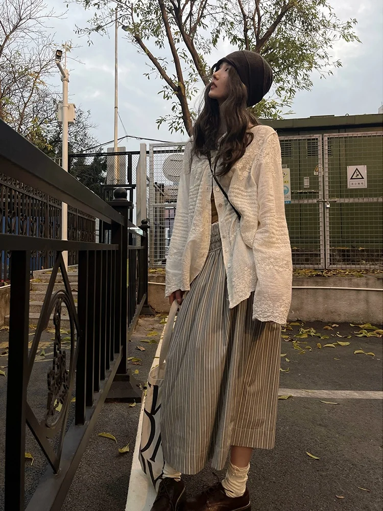 Женский летний тонкий свободный кардиган с цветочной вышивкой и защитой от солнца, открытый кардиган с кондиционером, индивидуальный топ в стиле ретро
Женский летний тонкий свободный кардиган с цветочной вышивкой и защитой от солнца, открытый кардиган с кондиционером, индивидуальный топ в стиле ретро