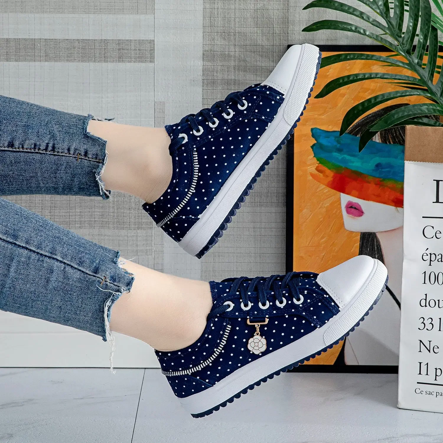 2026 Summer New Women's Korean Edition Hollow out Mesh upper Flat Casual Shoes Breathable Cloth Shoes Mesh footwear for Students
2026 Summer New Women's Korean Edition Hollow out Mesh upper Flat Casual Shoes Breathable Cloth Shoes Mesh footwear for Students