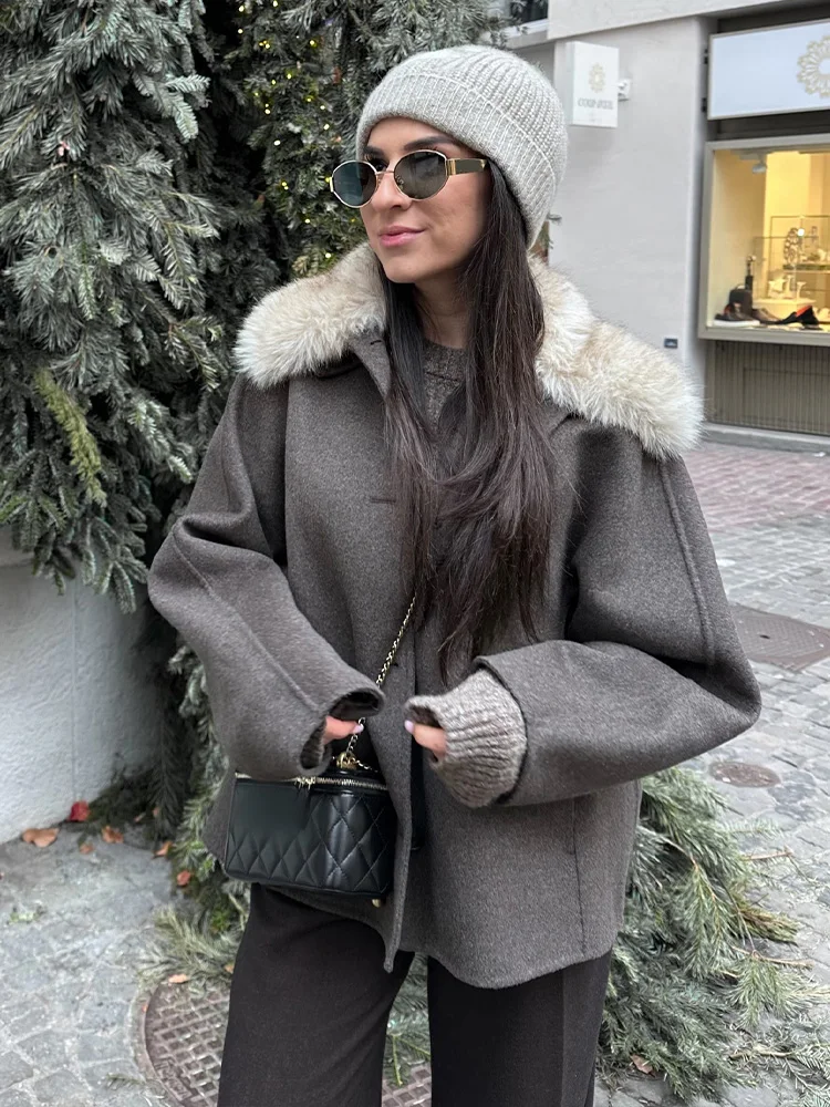 HH женская повседневная куртка с эффектом искусственного меха и вырезом, женская модная однобортная куртка с лацканами и карманами, украшение, осеннее уличное пальто
HH женская повседневная куртка с эффектом искусственного меха и вырезом, женская модная однобортная куртка с лацканами и карманами, украшение, осеннее уличное пальто