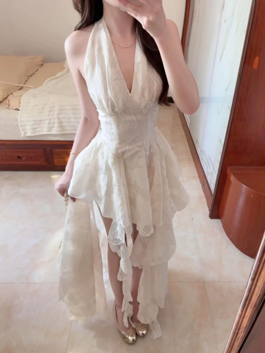 Elegant V-Neck Hanging Neckline Fairy Skirt Design Sensation Summer Dress Soft Cotton No-Sleeve Gathered Waist Gown
Elegant V-Neck Hanging Neckline Fairy Skirt Design Sensation Summer Dress Soft Cotton No-Sleeve Gathered Waist Gown
