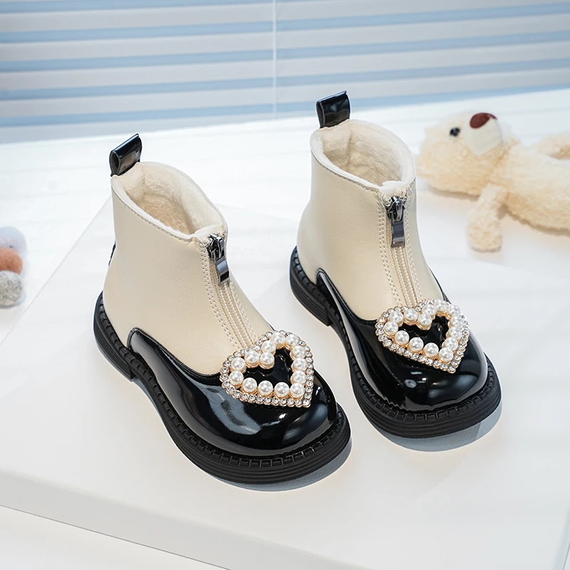 Детские ботинки принцессы, замшевые теплые детские кожаные ботинки с мягкой подошвой, круглые носки, зима 2025, новые короткие сапоги для девочек с молнией спереди
Детские ботинки принцессы, замшевые теплые детские кожаные ботинки с мягкой подошвой, круглые носки, зима 2025, новые короткие сапоги для девочек с молнией спереди