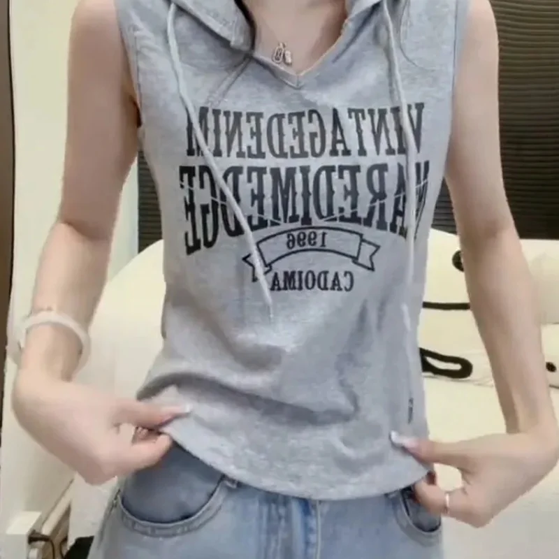 Gray Sleeveless Hooded T-Shirt with Letter Print Loose Fit Casual Summer Top for Women
Gray Sleeveless Hooded T-Shirt with Letter Print Loose Fit Casual Summer Top for Women