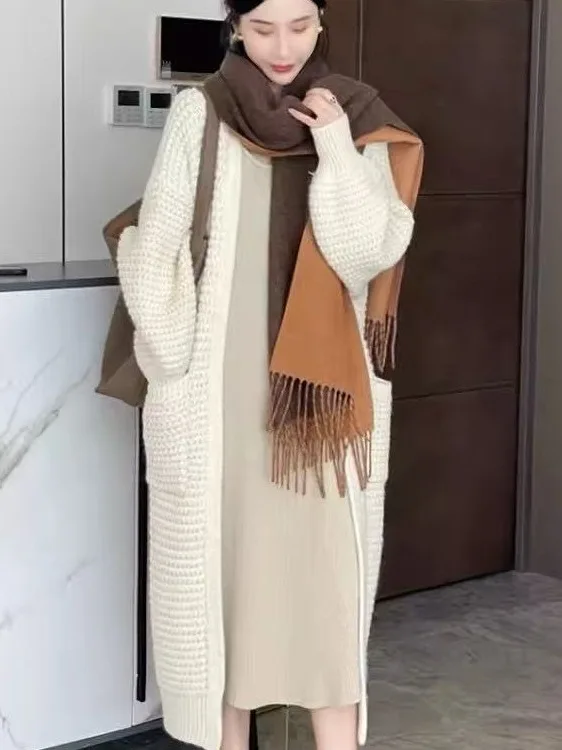 Осенне-зимняя коллекция 2025: Новый женский длинный кардиган-свитер из серии Gentle – элегантная и очень красивая верхняя одежда премиум-класса.
Осенне-зимняя коллекция 2025: Новый женский длинный кардиган-свитер из серии Gentle – элегантная и очень красивая верхняя одежда премиум-класса.