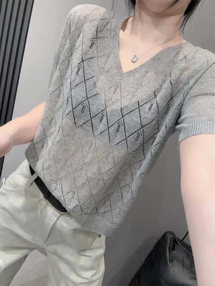 Вязаный топ из ледяного шелка, женский свободный ор Све V-Ne, полый дизайн, летний модный универсальный корейский топ, удобный крой
Вязаный топ из ледяного шелка, женский свободный ор Све V-Ne, полый дизайн, летний модный универсальный корейский топ, удобный крой