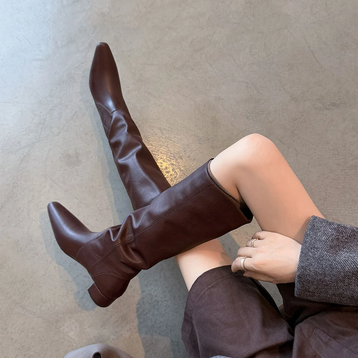 Arden Furtado Autumn Burgundy cowhide Modern boots Square toe slip-on Middle heel Knee high boots Large size Women's Boots
Arden Furtado Autumn Burgundy cowhide Modern boots Square toe slip-on Middle heel Knee high boots Large size Women's Boots
