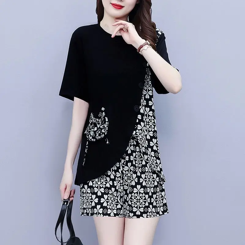 Fashionable Summer Floral Splicing Loose Tops and Shorts New Chinese Slimming Suit for Women
Fashionable Summer Floral Splicing Loose Tops and Shorts New Chinese Slimming Suit for Women