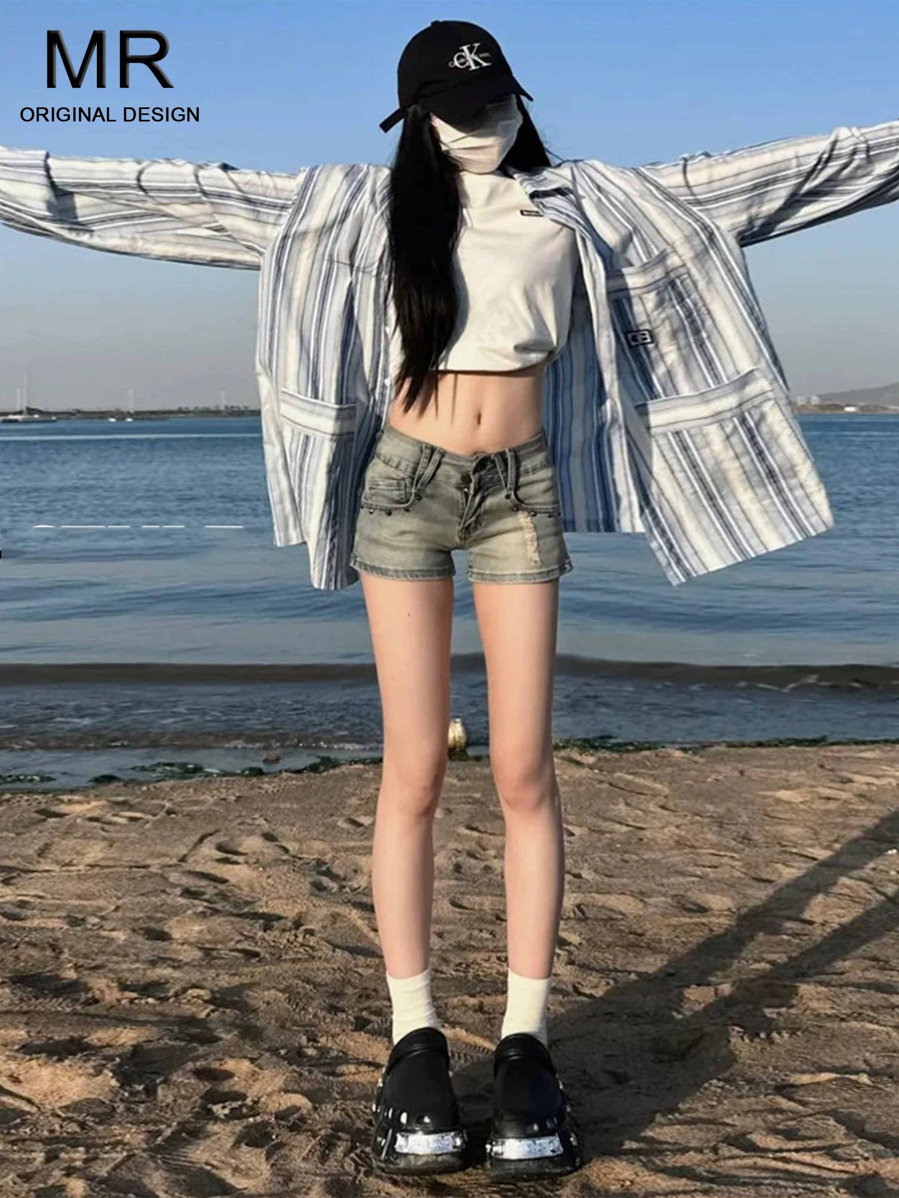 Low Waist Denim Shorts Women's American Style Rivet Retro Jeans Shorts Spicy Girl Summer New Arrival Casual Loose Fit Jeans
Low Waist Denim Shorts Women's American Style Rivet Retro Jeans Shorts Spicy Girl Summer New Arrival Casual Loose Fit Jeans