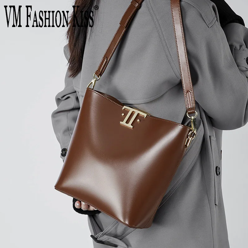 Elegant Ladies Shoulder Bag Solid Color Cowhide Bucket Design Women's Handbag High Quality Messenger Bag Commuter Versatile
Elegant Ladies Shoulder Bag Solid Color Cowhide Bucket Design Women's Handbag High Quality Messenger Bag Commuter Versatile