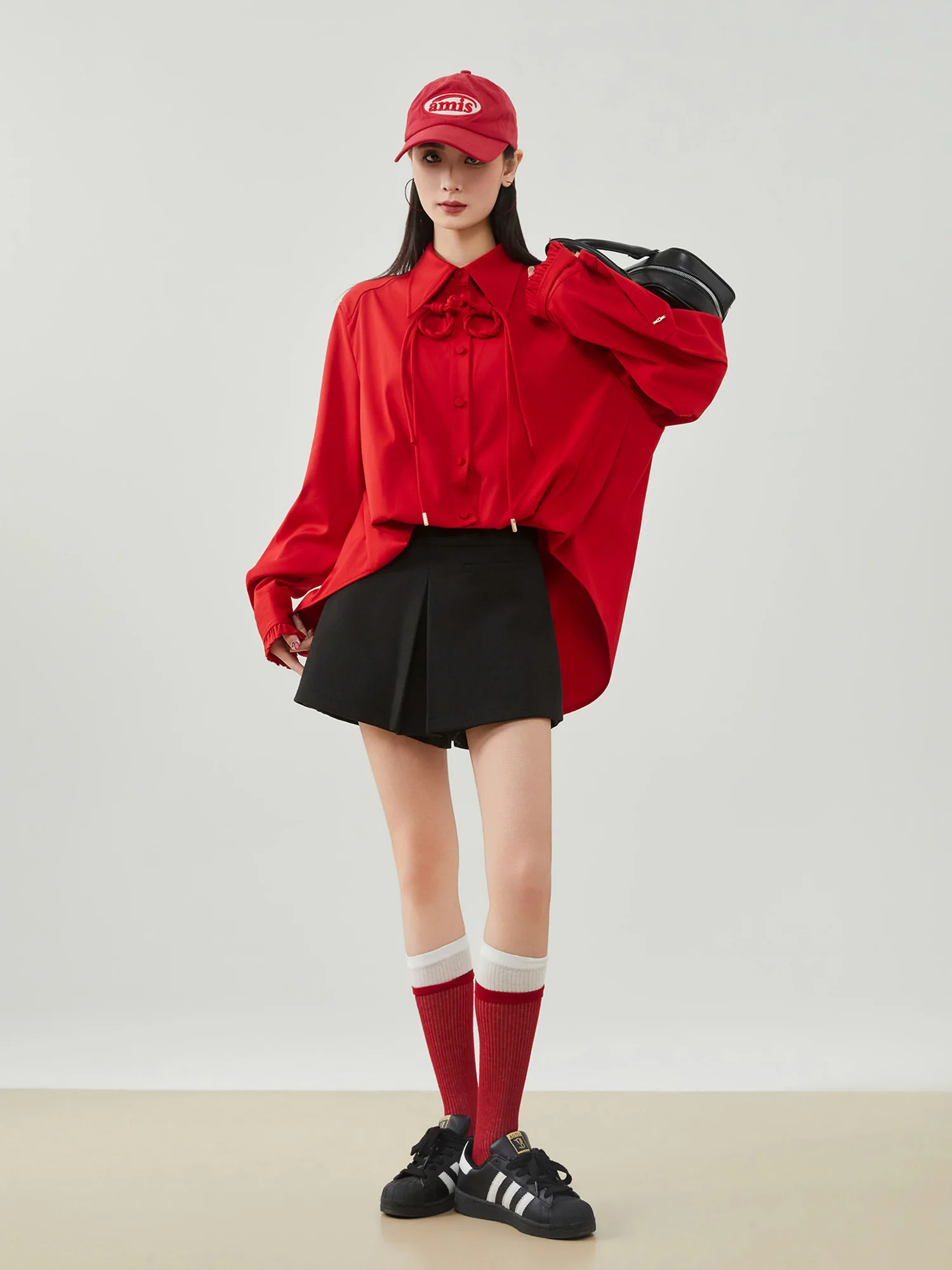 Красная женская свободная рубашка с длинным рукавом в китайском стиле, модная, на пуговицах, для повседневной носки, из полиэфирного волокна
Красная женская свободная рубашка с длинным рукавом в китайском стиле, модная, на пуговицах, для повседневной носки, из полиэфирного волокна