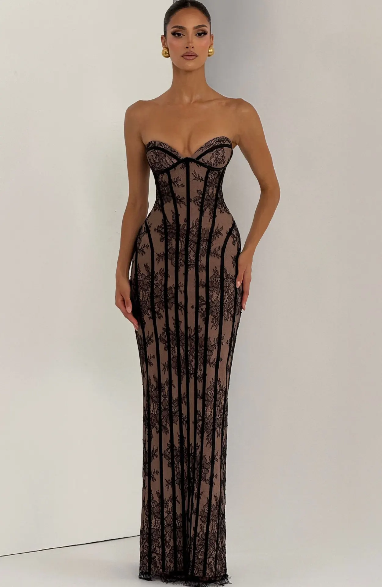 Women Strapless Tulle Fishbone Dress Backless Off Shoulder Printed Patchwork Slim Maxi Dresses 2026 Lady Chic Party Evening Gown
Women Strapless Tulle Fishbone Dress Backless Off Shoulder Printed Patchwork Slim Maxi Dresses 2026 Lady Chic Party Evening Gown