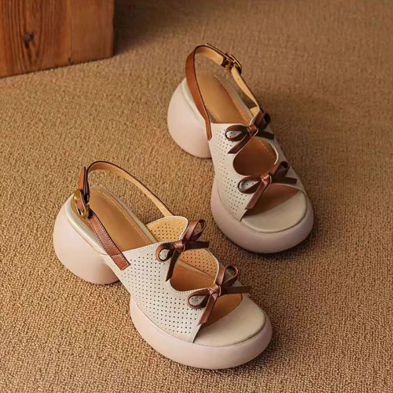 Women's Sandals Summer New Thick Bottom Bow Hollow Buckle Sandals Casual Comfort Increase Square Heel Sandals
Women's Sandals Summer New Thick Bottom Bow Hollow Buckle Sandals Casual Comfort Increase Square Heel Sandals