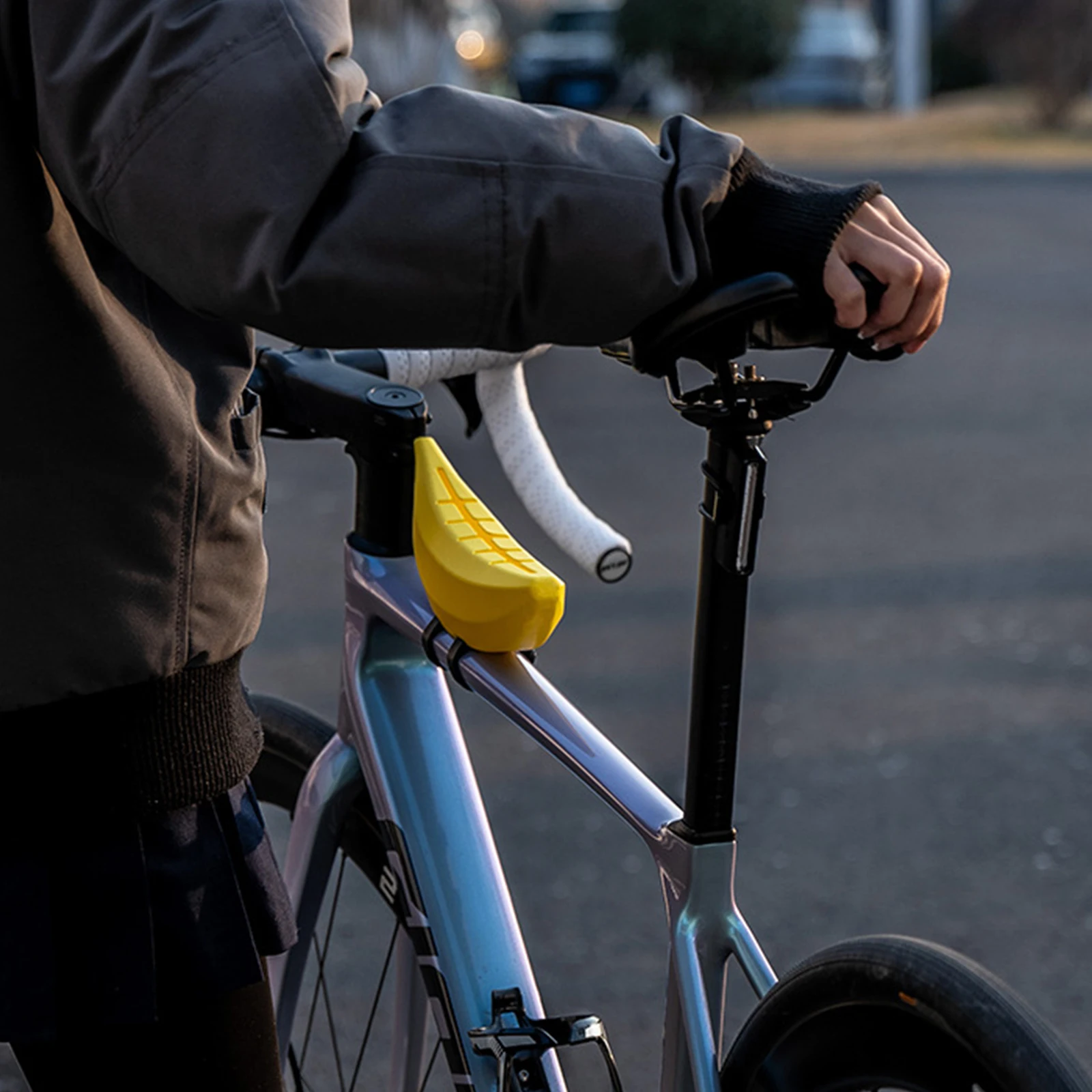 3D Printed Banana Shape Bike Bag Cute Lightweight Cycling Storage Bag for Road Mountain Trail Touring Commuting Workout
3D Printed Banana Shape Bike Bag Cute Lightweight Cycling Storage Bag for Road Mountain Trail Touring Commuting Workout