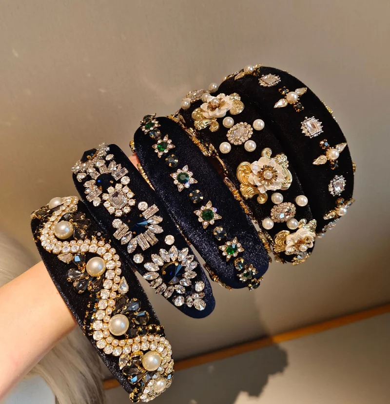 Retro Luxury Baroque Style Hair Hoop Headband Velvet Full Drill Thick Sponge Hairband Women Hair Decorations Pressed Hair Clips
Retro Luxury Baroque Style Hair Hoop Headband Velvet Full Drill Thick Sponge Hairband Women Hair Decorations Pressed Hair Clips