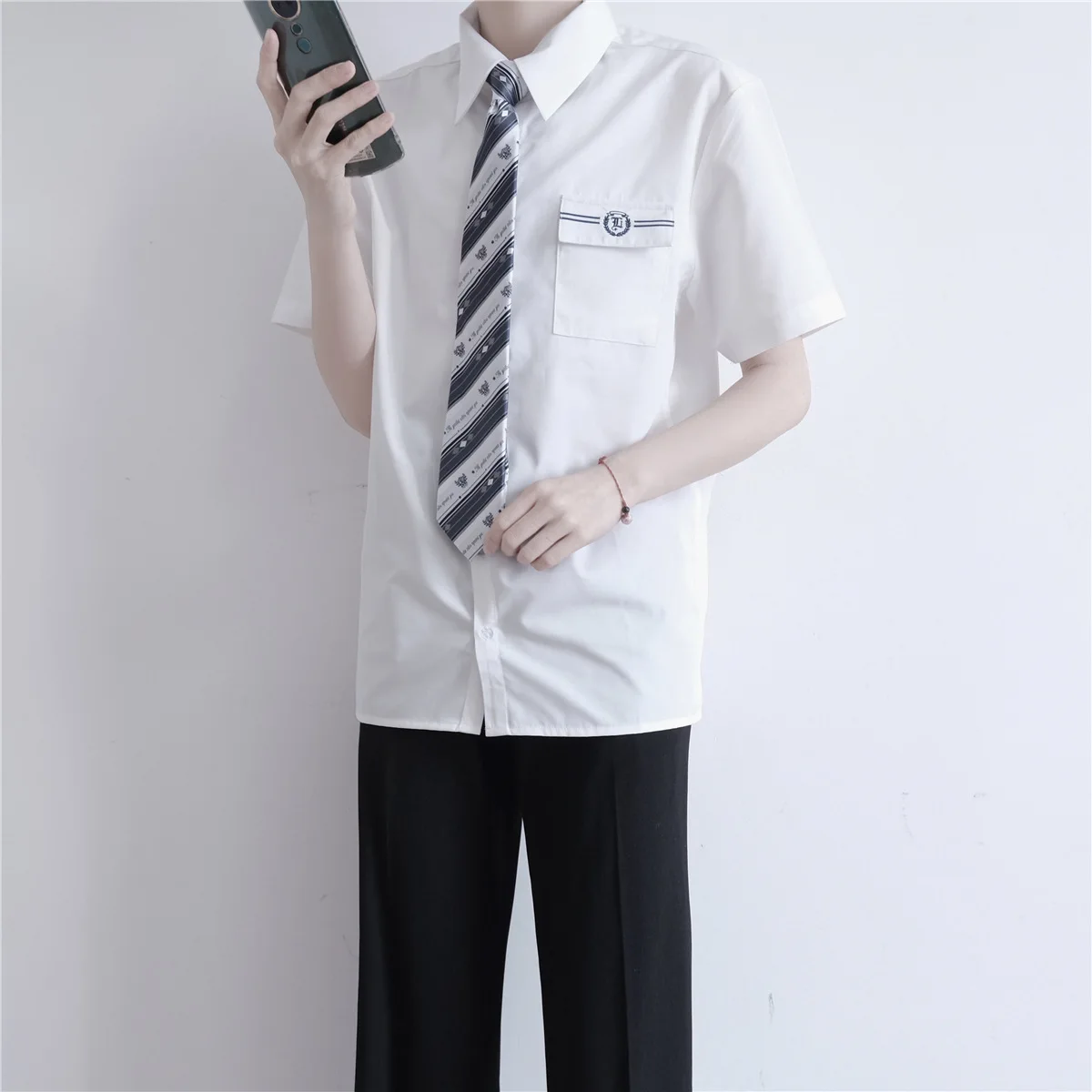 Summer Short Sleeve Shirt Men's Student Uniform White Pointed Collar Fashionable Classic Style Standard Fit Iron-Free Clothing
Summer Short Sleeve Shirt Men's Student Uniform White Pointed Collar Fashionable Classic Style Standard Fit Iron-Free Clothing