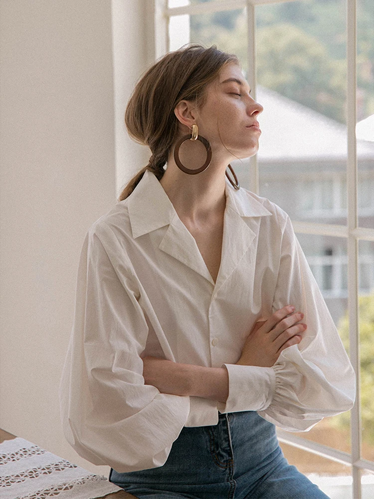 Retro Lantern Sleeve V-Neck White Shirt Women's Early Autumn Top Layered Wear Commute Style Loose Fit Long Sleeve Shirt
Retro Lantern Sleeve V-Neck White Shirt Women's Early Autumn Top Layered Wear Commute Style Loose Fit Long Sleeve Shirt