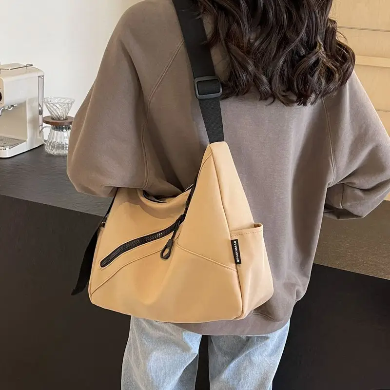 Leisure Large Capacity Bag Women's Spring and Summer Fashion Versatile Armpit Korean Version Commuting Shoulder Bag
Leisure Large Capacity Bag Women's Spring and Summer Fashion Versatile Armpit Korean Version Commuting Shoulder Bag
